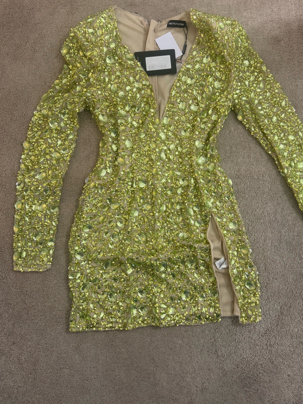 parker beaded mini dress | Dresses | Parker Lime Longsleeve Vneck Size:MEDIUM - US WOMEN 9 - UK 7 - EU 41 silhouette:A Line Lovely Pictures of the The scoop neckline and